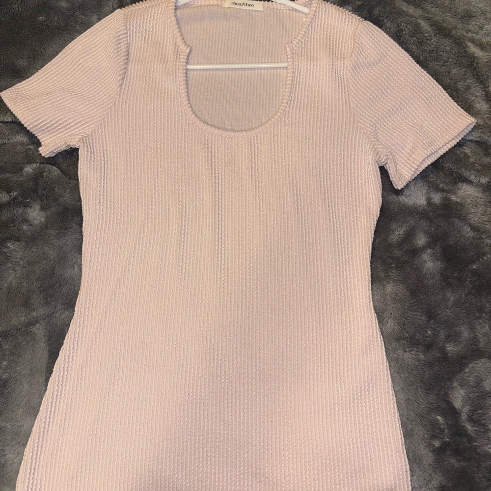 Light pink ribbed t shirt